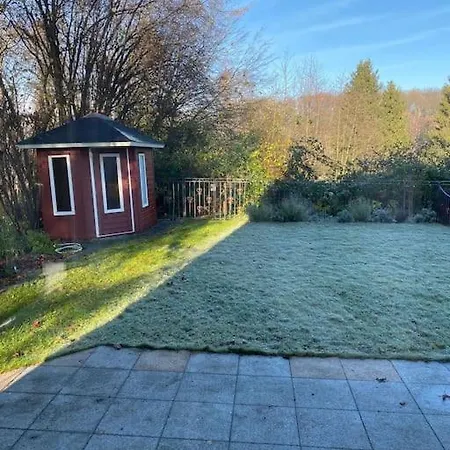 Doppelhaushaelfte In Ruhiger Lage