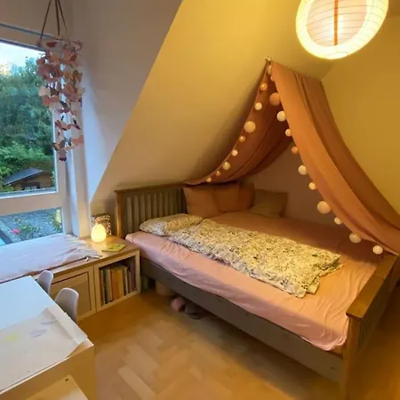 Doppelhaushaelfte In Ruhiger Lage Apartment *