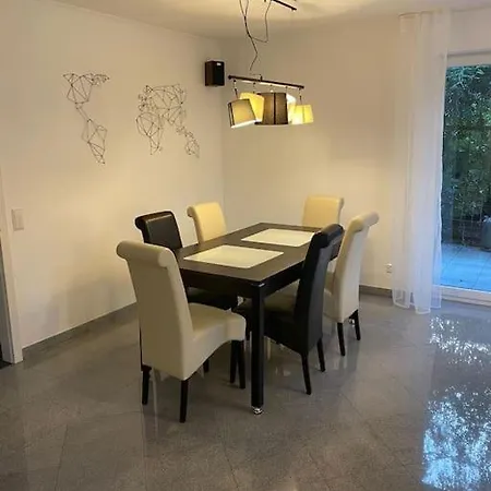 Apartment Doppelhaushaelfte In Ruhiger Lage *
