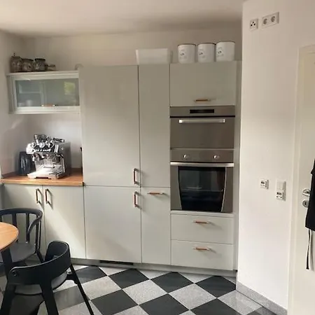 Doppelhaushaelfte In Ruhiger Lage Apartment