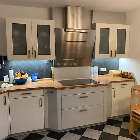 Apartment Doppelhaushaelfte In Ruhiger Lage